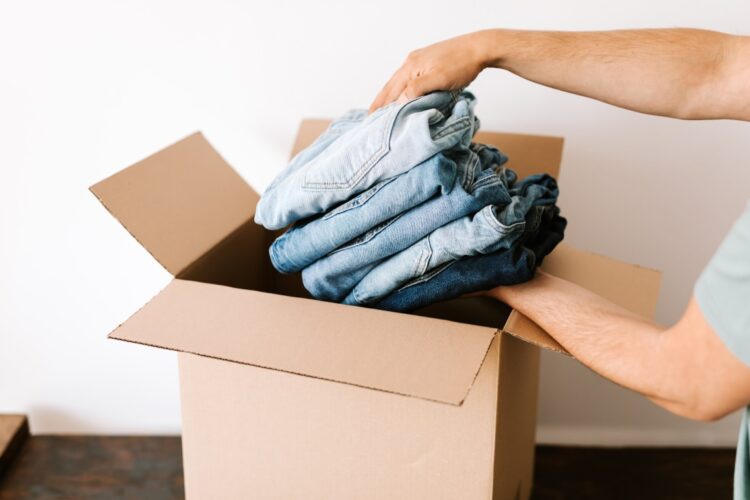 How to Pack Your Clothes for Moving